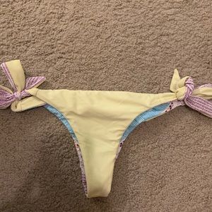 Roxy irreversible swim suit bottoms!!